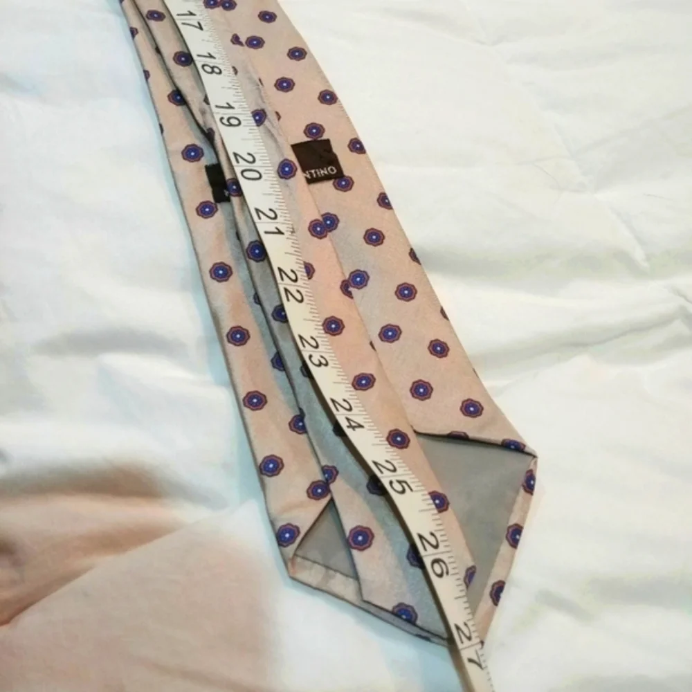 Vintage Valentino 100% Italian silk, Cream With Small Spots Pattern tie